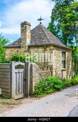 Vieille maison à Burford, Angleterre Banque D'Images