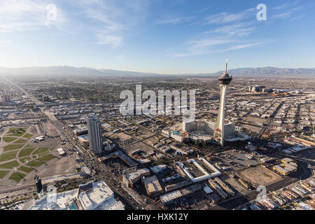 Las Vegas, Nevada, USA - Mars 13, 2017 : Vue aérienne de casino resorts le long de la Strip de Las Vegas dans le sud du Nevada. Banque D'Images