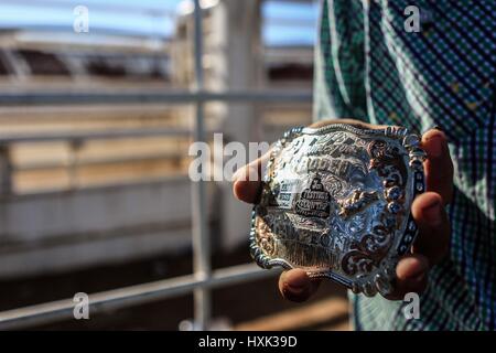 Rapport sur les cavaliers de rodéo et de l'environnement autour de ce Vaquero sport qui a une grande force dans l'État de Sonora. Les images d'un disque West rodeo arena en journée Banque D'Images