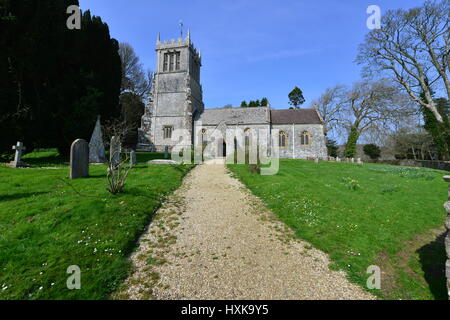 Église de Lulworth, dans le Dorset, en Angleterre au printemps. Banque D'Images