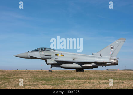 L'Eurofighter Typhoon de la RAF britannique RFA4 jets sur 'exercice Joint Warrior 2017 Lossioeouth à RAF, Morayshire. L'Écosse. Banque D'Images