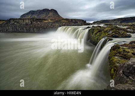 Les voleurs ou Thjofafoss falls cascade aux Mt Burfell sur l'image à l'automne, le Centre de l'Islande Banque D'Images