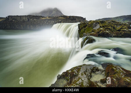 Les voleurs ou Thjofafoss falls cascade aux Mt Burfell sur l'image à l'automne, le Centre de l'Islande Banque D'Images