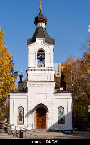 Soleil, l'église All Saints de façon claire journée d'automne. Ekaterinbourg en Russie. Banque D'Images
