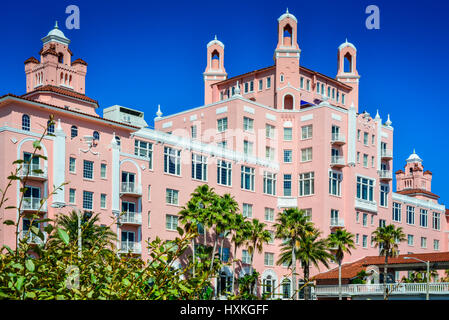 Le légendaire hôtel Don CeSar, souvent appelé le palais rose, a été construit en 1924 sur la plage de St Petersburg, FL, USA Banque D'Images