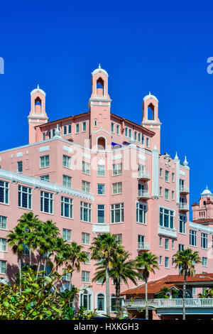 Le légendaire hôtel Don CeSar, souvent appelé le palais rose, a été construit en 1924 sur la plage de St Petersburg, FL, USA Banque D'Images