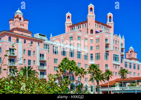 Le légendaire hôtel Don CeSar, souvent appelé le palais rose, a été construit en 1924 sur la plage de St Petersburg, FL, USA Banque D'Images