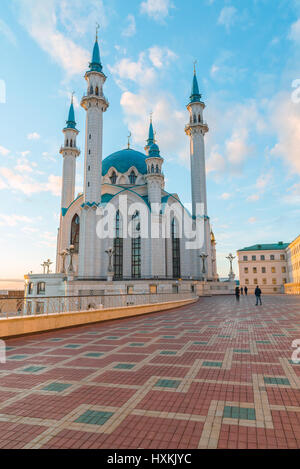 Dans Kul-Sharif mosque in Kremlin de Kazan Tatarstan, en Russie. Au coucher du soleil Banque D'Images