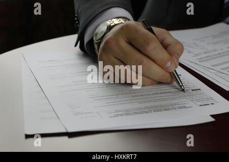 Signé à la main sous forme d'impôt Banque D'Images