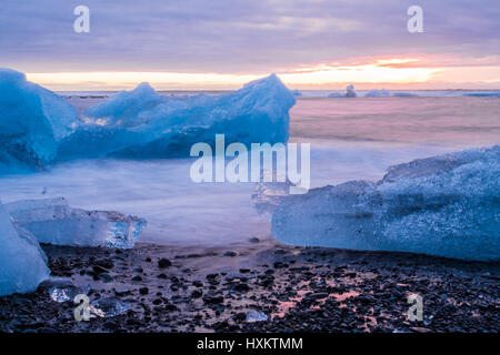 Les icebergs à Jokulsarlon Banque D'Images