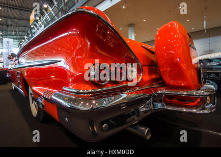 Fragment de la berline Chevrolet Impala convertible, 1958. Plus grand d'Europe Exposition de voitures classiques 'RETRO' classiques Banque D'Images