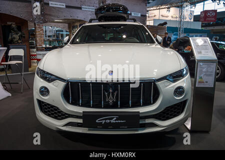 STUTTGART, ALLEMAGNE - Mars 02, 2017 : la mi-taille VUS multisegment de luxe Maserati Levante S, 2016. Plus grand d'Europe Exposition de voitures classiques 'RETRO' classiques Banque D'Images