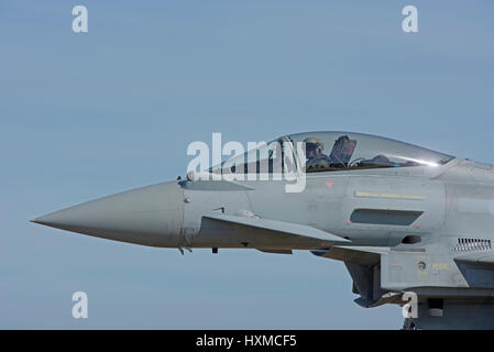 L'Eurofighter Typhoon de la RAF britannique RFA4 jets sur 'exercice Joint Warrior 2017 Lossioeouth à RAF, Morayshire. L'Écosse. Banque D'Images