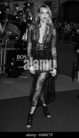 London, UK, 2 septembre 2014 : Cara Delevingne ( Image monochrome altérées à )assiste à la GQ Men of the Year Awards au Royal Opera House de Londres, au Royaume-Uni. Banque D'Images