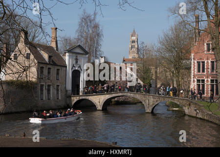 Bruges ou Brugge est la capitale et la plus grande ville de la province de Flandre occidentale dans la région flamande de Belgique, dans le nord-ouest du pays. Banque D'Images