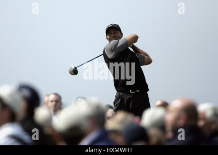 La foule REGARDER TIGER WOODS L'Open Championship 2004 ROYAL TROON ÉCOSSE 17 Juillet 2004 Banque D'Images