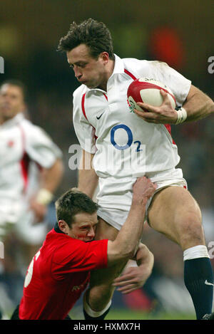 DAN LUGER & KEVIN MORGAN PAYS DE GALLES V ANGLETERRE SIX NATIONS MILLENNIUM STADIUM Cardiff au Pays de Galles 22 Février 2003 Banque D'Images