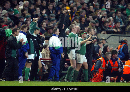 Célébrer la victoire de l'Irlande Irlande V AUSTRALIE LANSDOWNE ROAD DUBLIN 09 Novembre 2002 Banque D'Images