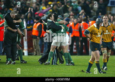 Célébrer la victoire de l'Irlande Irlande V AUSTRALIE LANSDOWNE ROAD DUBLIN 09 Novembre 2002 Banque D'Images