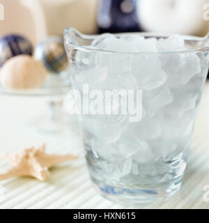 Seau à glace en verre. Banque D'Images