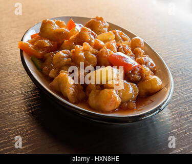 La nourriture chinoise, sauté de poulet frit avec des poivrons et d'ananas sweet source Banque D'Images