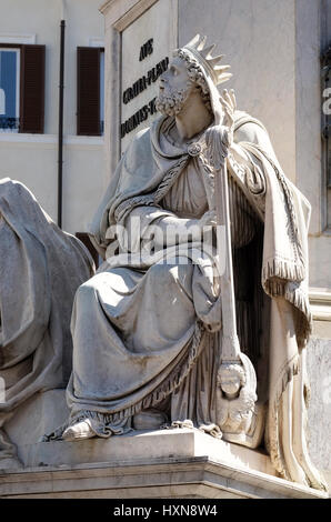 Le roi David par Tadolini sur la colonne de l'Immaculée Conception sur la Piazza Mignanelli à Rome, Italie Banque D'Images