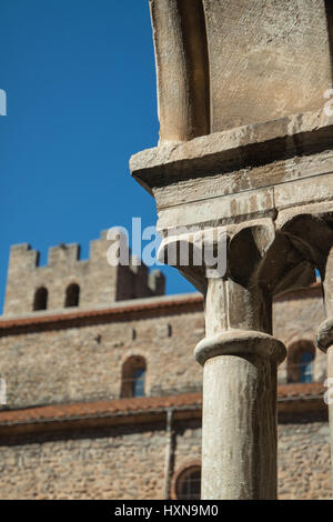 Des détails architecturaux de l'abbaye Sainte Marie à Arles sur Tech, sud de la France Banque D'Images