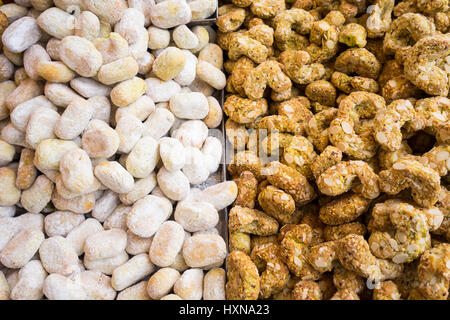 Arrière-plan de cookies typiques siciliens,viennoiseries, faite à la pâte d'amande pour la vente au marché italien. Banque D'Images