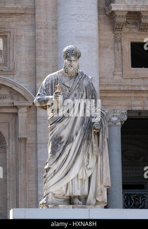 Sculpture de Saint Pierre avec une touche avant de Basilique Papale de Saint Pierre dans la Cité du Vatican, Rome, Italie Banque D'Images