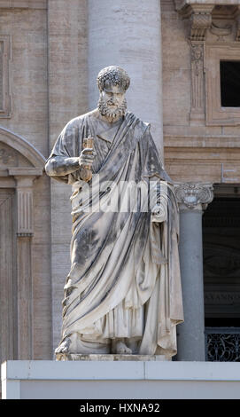 Sculpture de Saint Pierre avec une touche avant de Basilique Papale de Saint Pierre dans la Cité du Vatican, Rome, Italie Banque D'Images