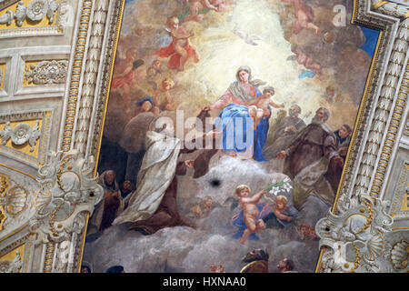 Vierge Marie avec l'enfant Jésus et les saints du Carmel, plafond de Santa Maria de Monte Carmelo Église à Trastevere, Rome. Banque D'Images