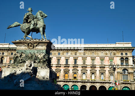 Le monument au roi Victor Emmanuel II. La Piazza del Duomo. Milan, Lombardie, Italie, Europe Banque D'Images