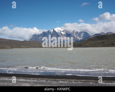 Torres del Paina massif et laguna verde (Chili) Banque D'Images