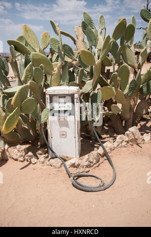 Ancienne pompe à essence. Solitaire, Désert du Namib. La Namibie Banque D'Images