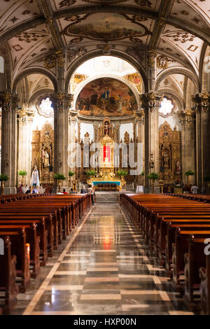 À l'intérieur de l'église coyoacan, Mexico, Décembre 2016 Banque D'Images