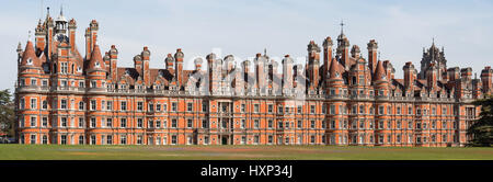 Bâtiment du fondateur, Royal Holloway (Université de Londres), Egham Hill, Egham, Surrey, Angleterre, Royaume-Uni Banque D'Images