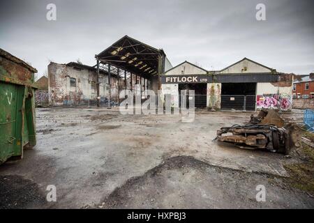 Travaux de l'Atlas , Chapelle , rue Levenshulme. La démolition commence sur le site de champ brun Banque D'Images