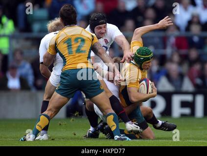 MATT GITEAU& JONNY WILKINSON ANGLETERRE V AUSTRALIE ANGLETERRE TWICKENHAM MIDDLESEX 07 Novembre 2009 Banque D'Images