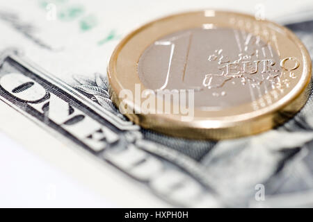 Pièces euro-un et un-dollar (pas de Pr), Ein-Euro-Münzen und ein-Dollar-Schein (pas de pr) Banque D'Images