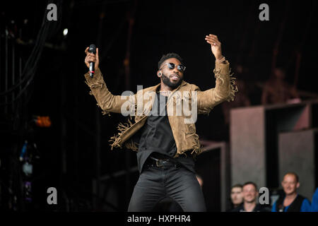 Tinie Cet effectue le jour 2 du T in the Park Festival à Strathallan Château sur Juillet 09, 2016 à Perth, en Écosse. (Photo de Ross Gilmore) Banque D'Images