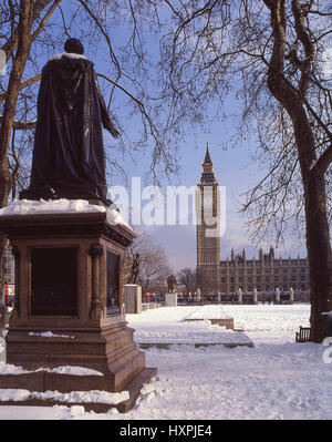 La place du parlement dans la neige de l'hiver, la ville de Westminster, Greater London, Angleterre, Royaume-Uni Banque D'Images