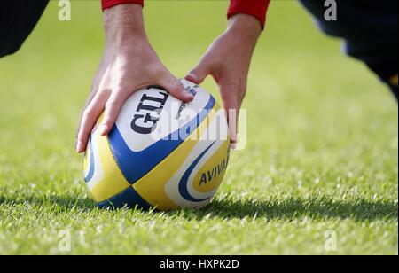 PREMIERSHIP AVIVA PREMIERSHIP AVIVA MATCHBALL RUGB AVIVA PREMIERSHIP RUGBY BALL HEADINGLEY CARNEGIE LEEDS ANGLETERRE 05 Septembre Banque D'Images