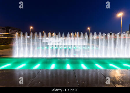 Zagreb fontaines colorés en vert pour st. Patrick's Day Banque D'Images