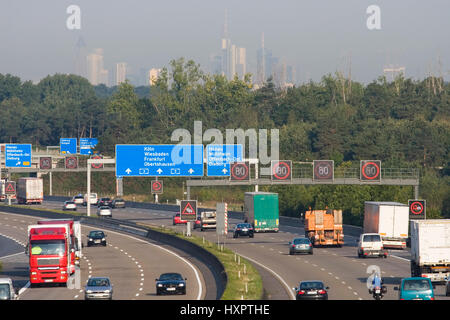 Autobahn A3 Auf Hohe Rodgau Im Hintergrund Die Skyline Von Frankfurt Am Main Photo Stock Alamy