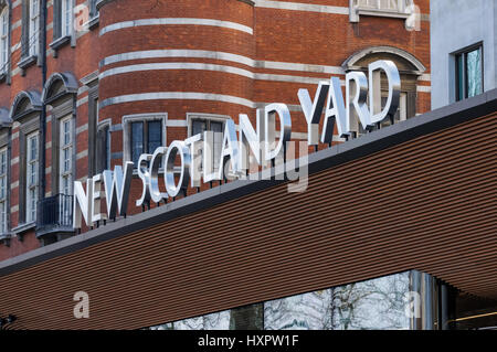 Le nouveau siège de Scotland Yard sur le Victoria Embankment à Londres, Angleterre Royaume-Uni UK Banque D'Images