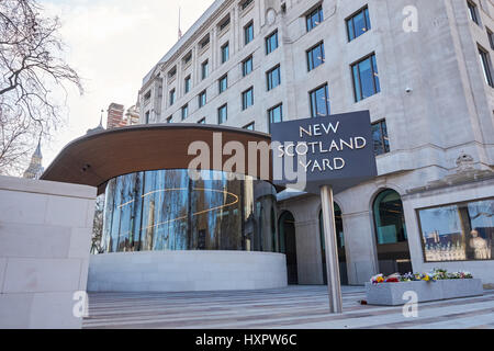 Le nouveau siège de Scotland Yard sur le Victoria Embankment à Londres, Angleterre Royaume-Uni UK Banque D'Images