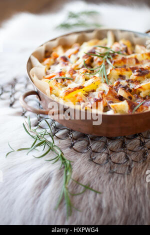 Cocotte à la viande de renne et de pommes de terre Banque D'Images