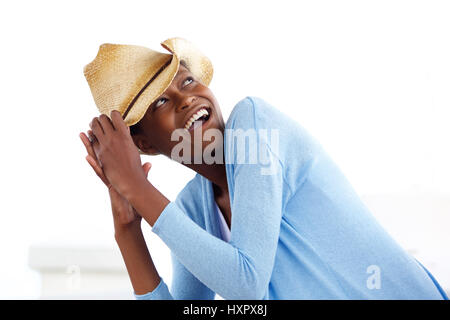 Portrait of attractive young woman wearing a cowboy hat à par-dessus son épaule et de rire Banque D'Images