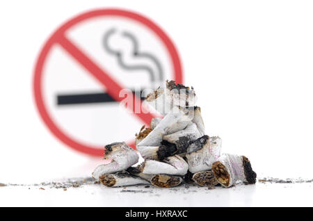 Cigarette, cigarettes, cigarettes, ressort ressorts, exprimé, fumée, interdiction de fumer, interdiction de fumer, la fumée de cigarette, interdiction, s Banque D'Images