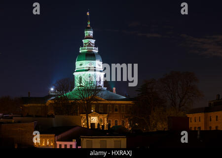 Vue sur le dôme de la Maryland State House la nuit, à Annapolis, Maryland. Banque D'Images